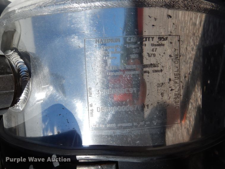 image for item DM6438 2011 International DuraStar 4400  fuel truck