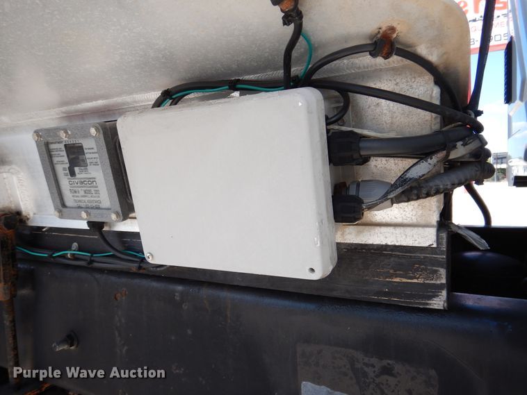 image for item DM6438 2011 International DuraStar 4400  fuel truck