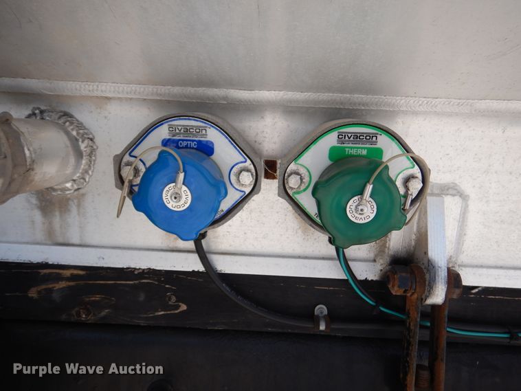 image for item DM6438 2011 International DuraStar 4400  fuel truck