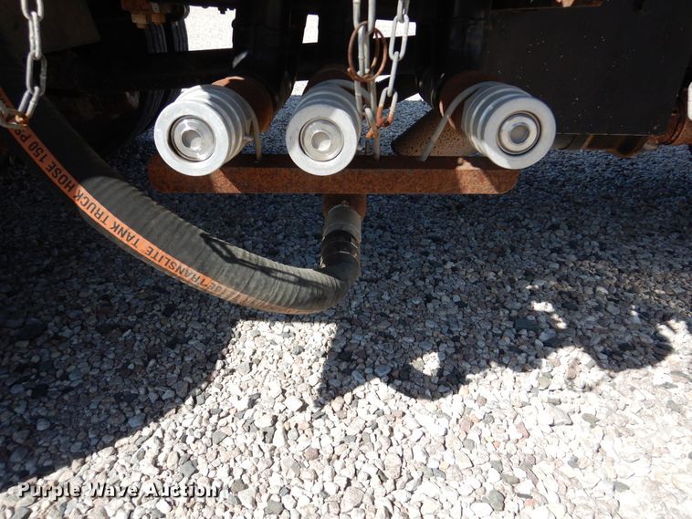 image for item DM6438 2011 International DuraStar 4400  fuel truck