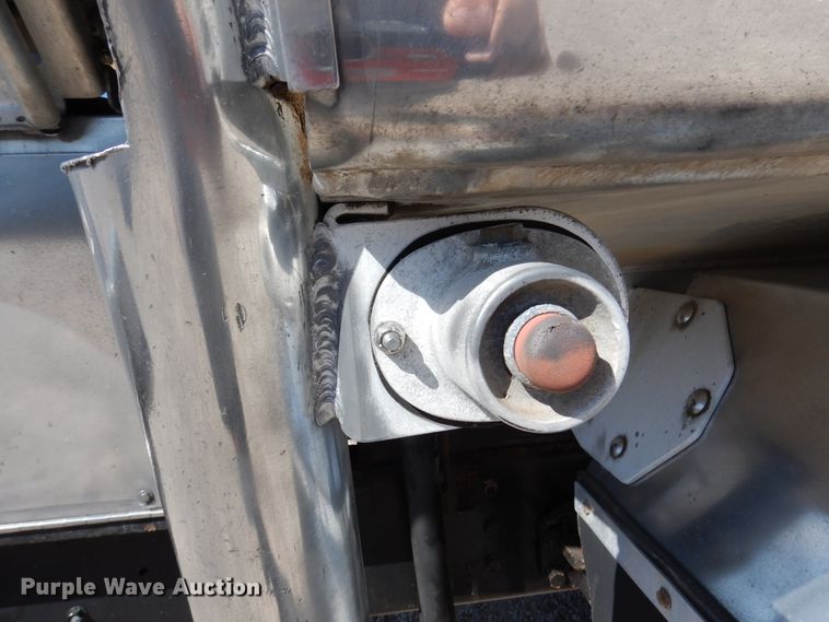 image for item DM6438 2011 International DuraStar 4400  fuel truck