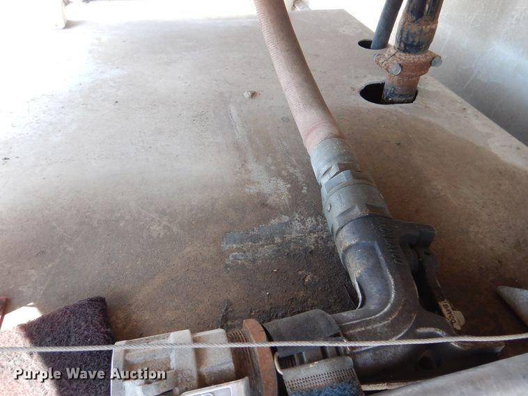 image for item DM6438 2011 International DuraStar 4400  fuel truck