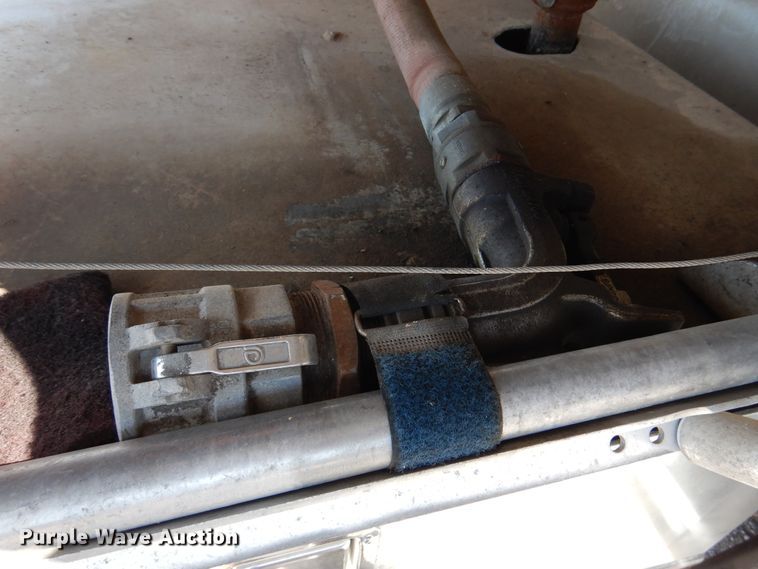 image for item DM6438 2011 International DuraStar 4400  fuel truck