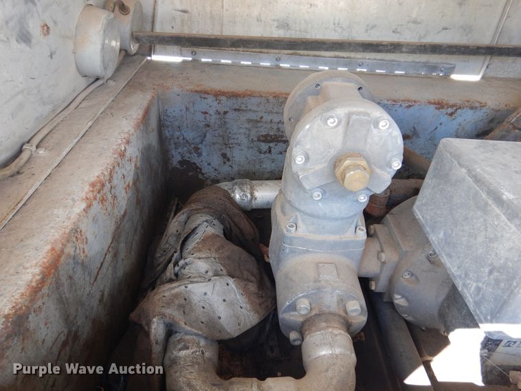 image for item DM6438 2011 International DuraStar 4400  fuel truck