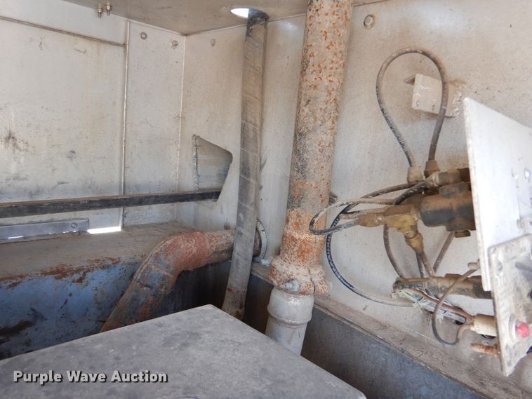 image for item DM6438 2011 International DuraStar 4400  fuel truck