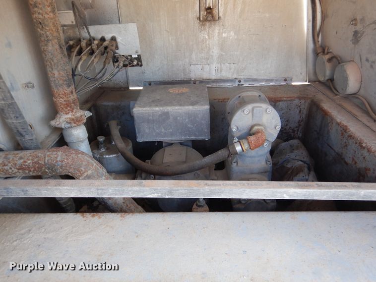 image for item DM6438 2011 International DuraStar 4400  fuel truck