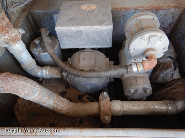 image for item DM6438 2011 International DuraStar 4400  fuel truck