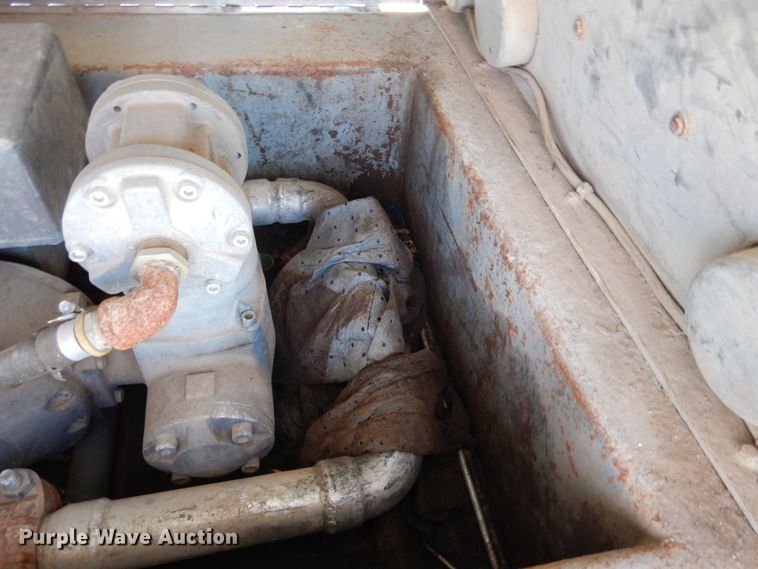 image for item DM6438 2011 International DuraStar 4400  fuel truck