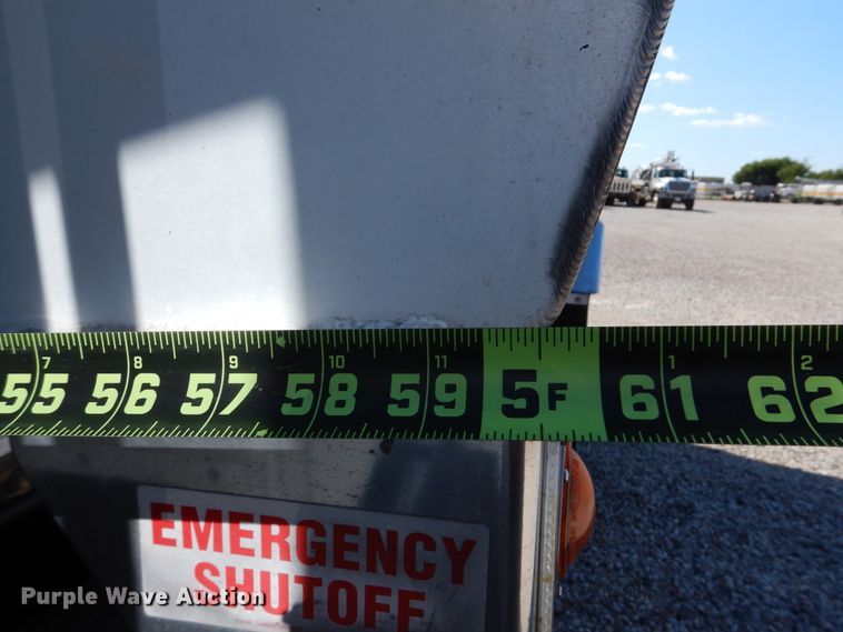 image for item DM6438 2011 International DuraStar 4400  fuel truck