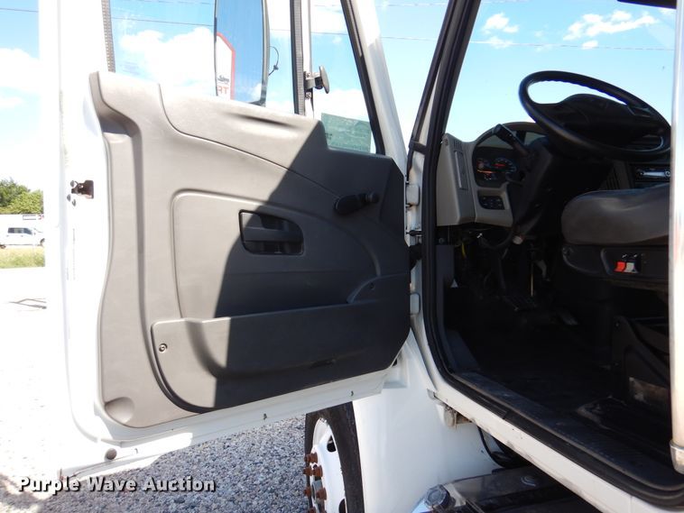 image for item DM6438 2011 International DuraStar 4400  fuel truck