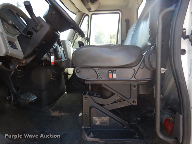 image for item DM6438 2011 International DuraStar 4400  fuel truck