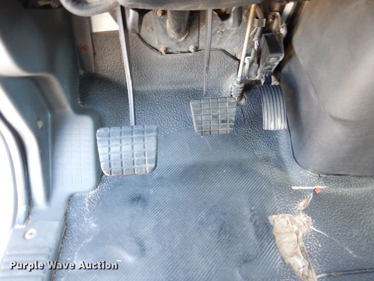 image for item DM6438 2011 International DuraStar 4400  fuel truck