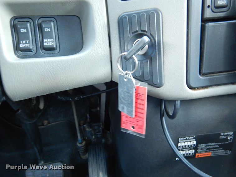 image for item DM6438 2011 International DuraStar 4400  fuel truck