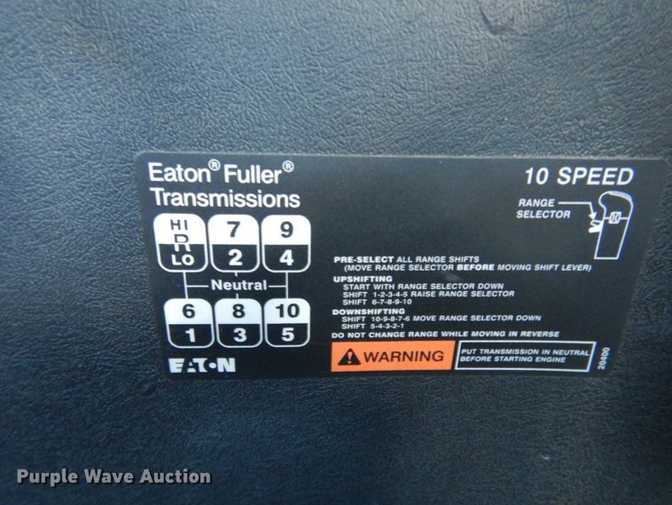 image for item DM6438 2011 International DuraStar 4400  fuel truck