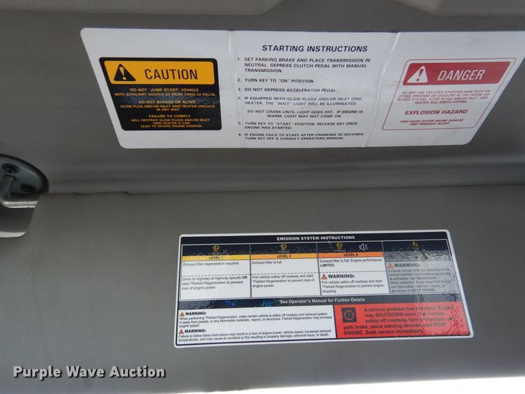 image for item DM6438 2011 International DuraStar 4400  fuel truck