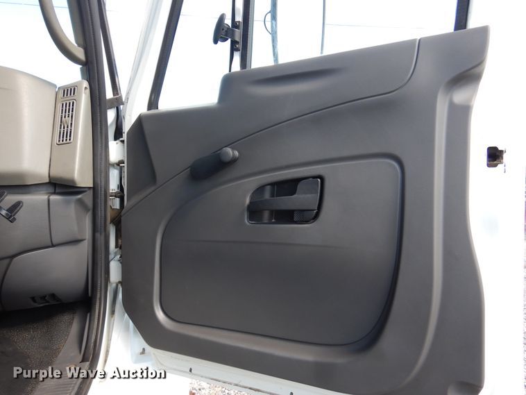 image for item DM6438 2011 International DuraStar 4400  fuel truck