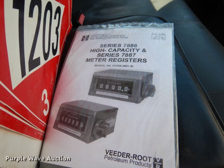 image for item DM6438 2011 International DuraStar 4400  fuel truck