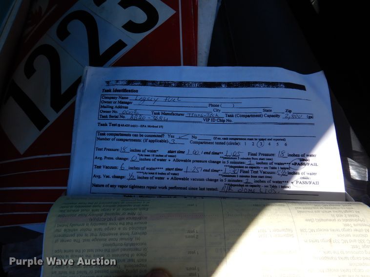 image for item DM6438 2011 International DuraStar 4400  fuel truck