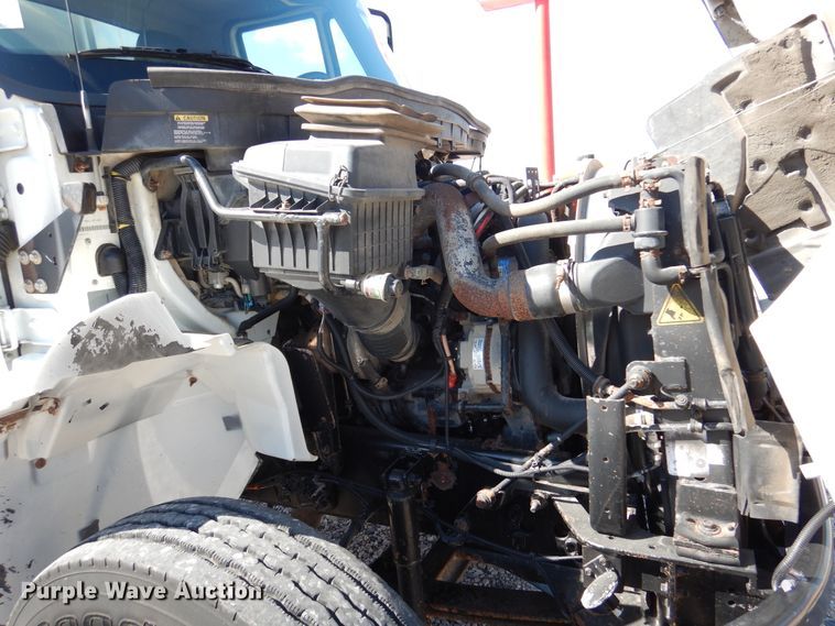 image for item DM6438 2011 International DuraStar 4400  fuel truck