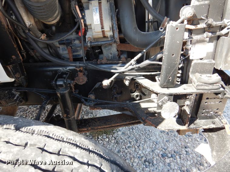 image for item DM6438 2011 International DuraStar 4400  fuel truck