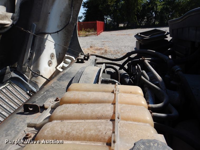 image for item DM6438 2011 International DuraStar 4400  fuel truck