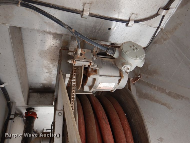 image for item DM6438 2011 International DuraStar 4400  fuel truck