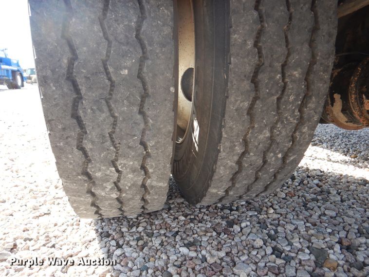 image for item DM6438 2011 International DuraStar 4400  fuel truck