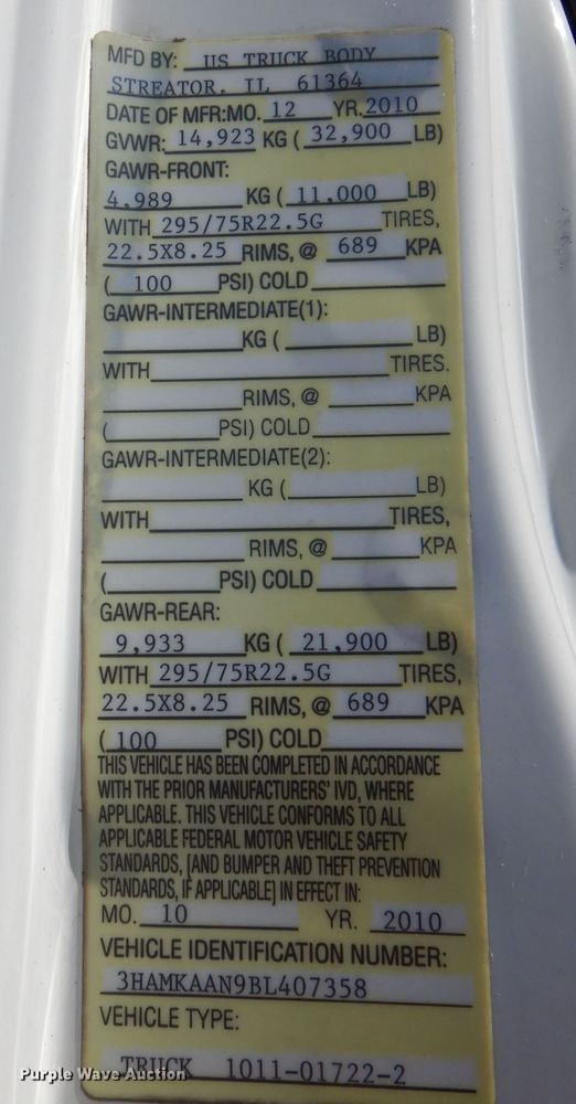 image for item DM6438 2011 International DuraStar 4400  fuel truck