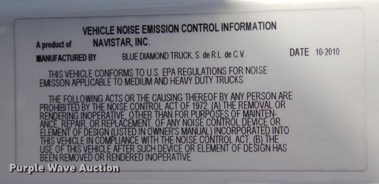 image for item DM6438 2011 International DuraStar 4400  fuel truck
