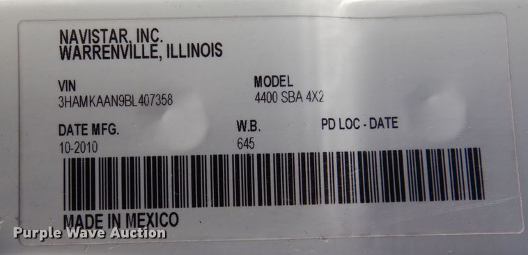 image for item DM6438 2011 International DuraStar 4400  fuel truck