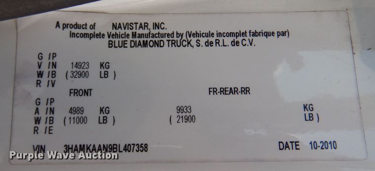 image for item DM6438 2011 International DuraStar 4400  fuel truck
