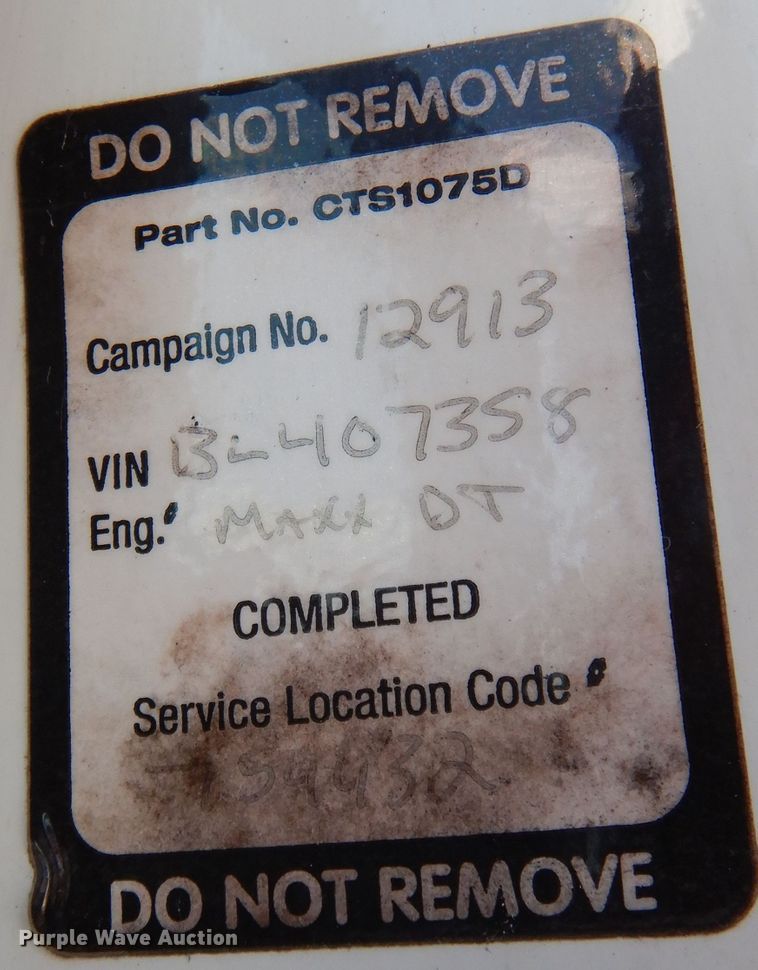 image for item DM6438 2011 International DuraStar 4400  fuel truck