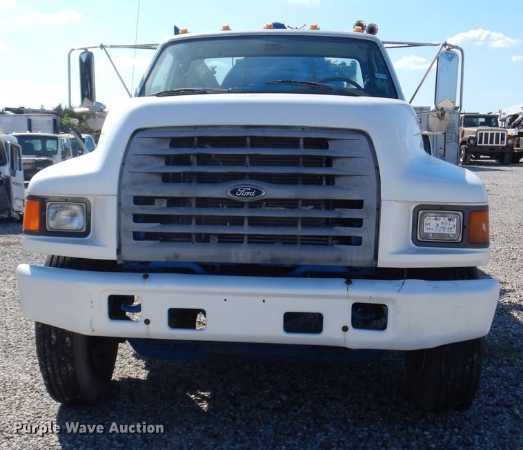 image for item DM6439 1999 Ford F800  vacuum truck