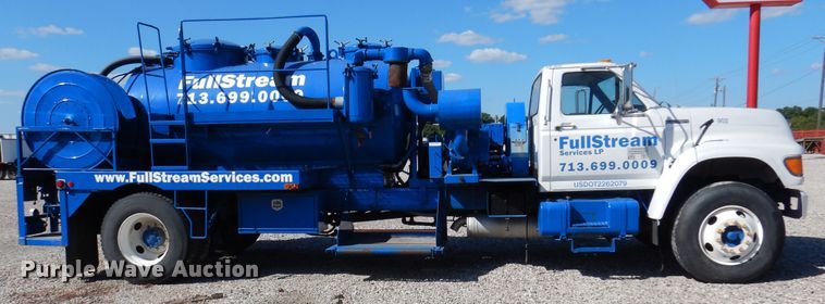 image for item DM6439 1999 Ford F800  vacuum truck