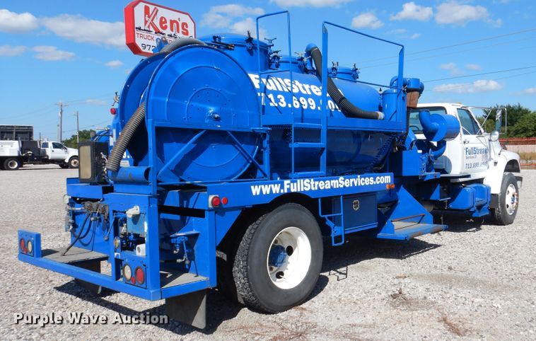 image for item DM6439 1999 Ford F800  vacuum truck