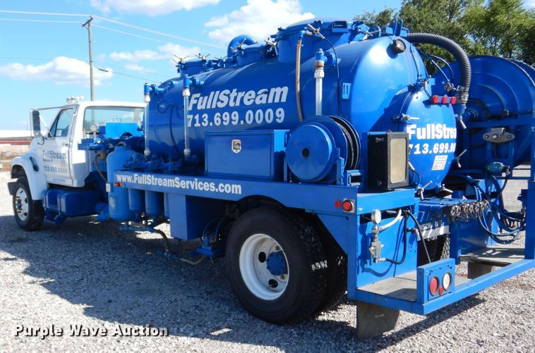 image for item DM6439 1999 Ford F800  vacuum truck