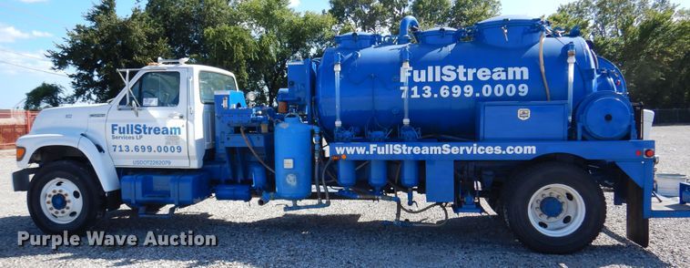 image for item DM6439 1999 Ford F800  vacuum truck
