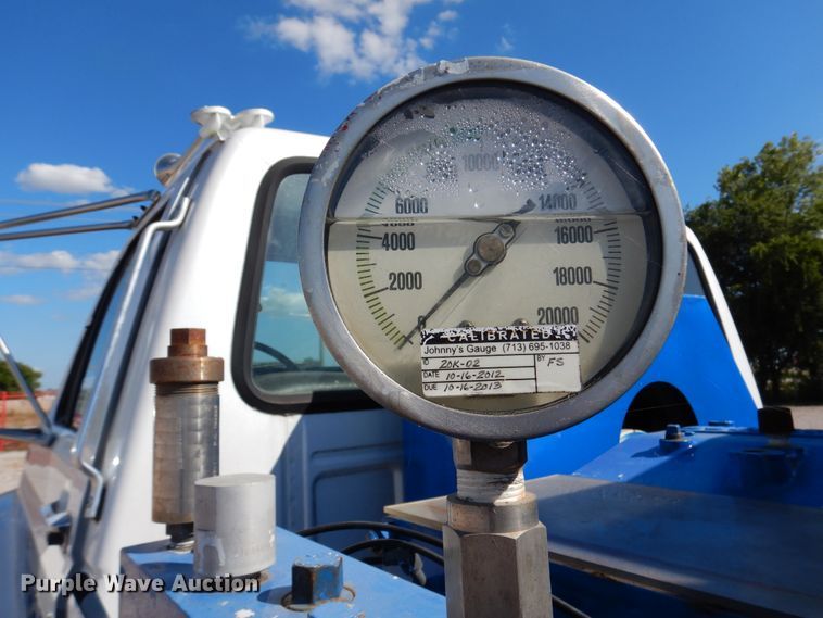 image for item DM6439 1999 Ford F800  vacuum truck