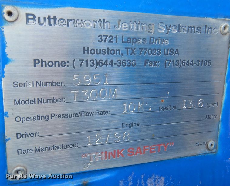 image for item DM6439 1999 Ford F800  vacuum truck