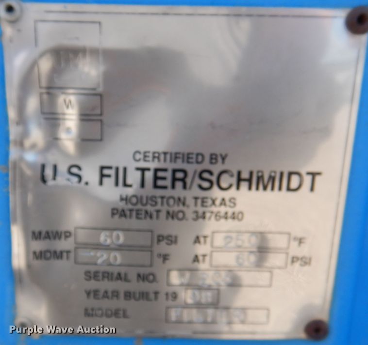 image for item DM6439 1999 Ford F800  vacuum truck