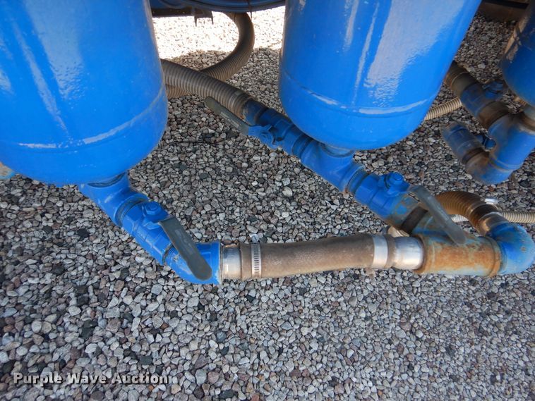 image for item DM6439 1999 Ford F800  vacuum truck