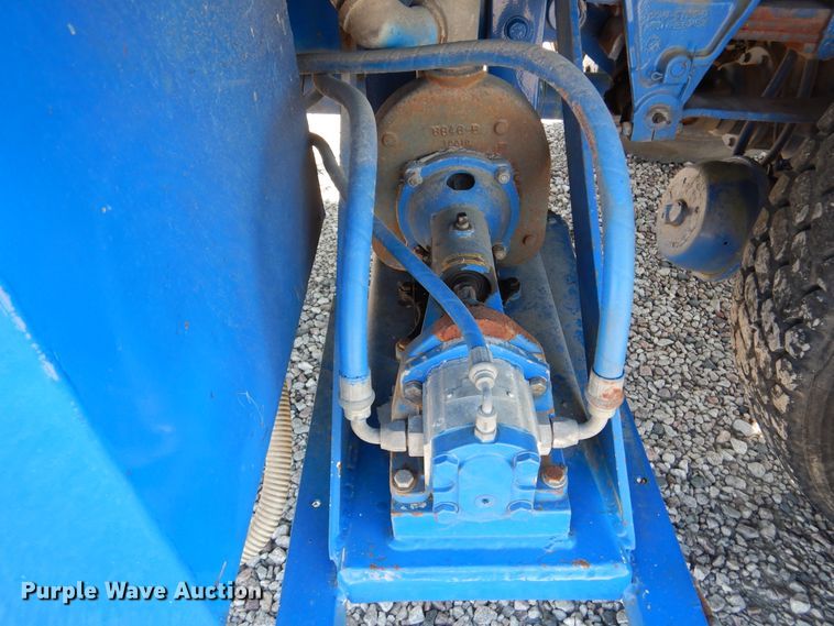 image for item DM6439 1999 Ford F800  vacuum truck