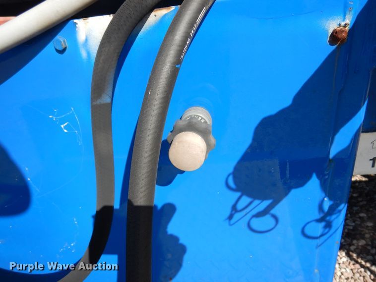 image for item DM6439 1999 Ford F800  vacuum truck