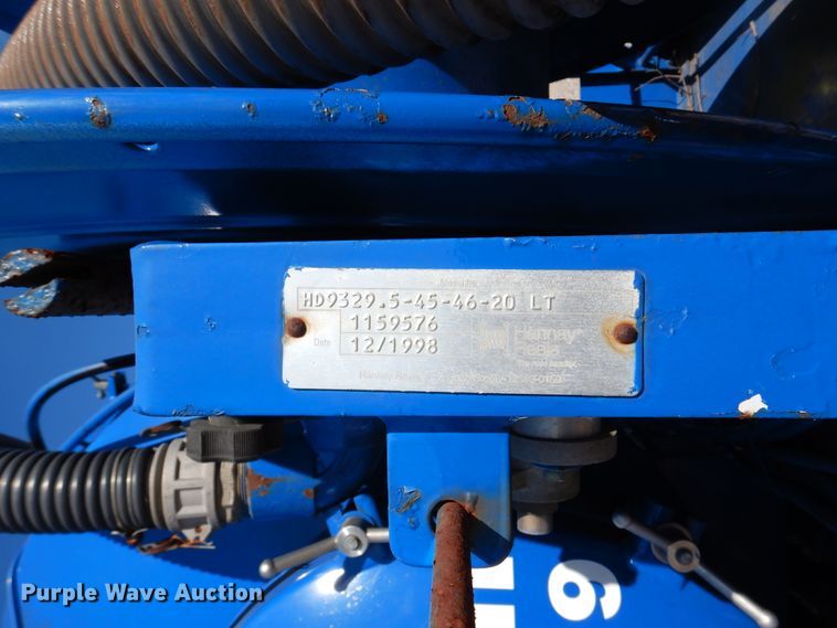 image for item DM6439 1999 Ford F800  vacuum truck