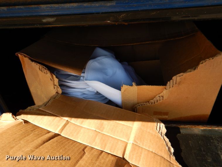 image for item DM6439 1999 Ford F800  vacuum truck