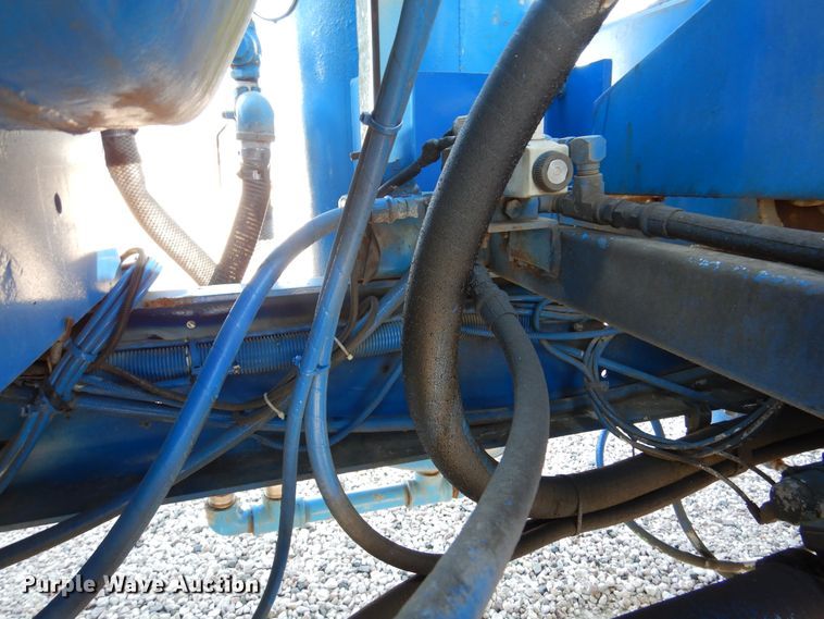 image for item DM6439 1999 Ford F800  vacuum truck