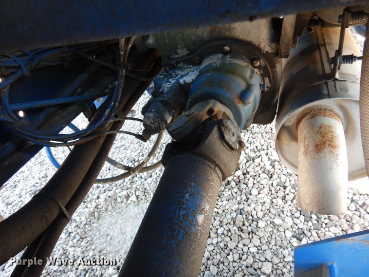 image for item DM6439 1999 Ford F800  vacuum truck