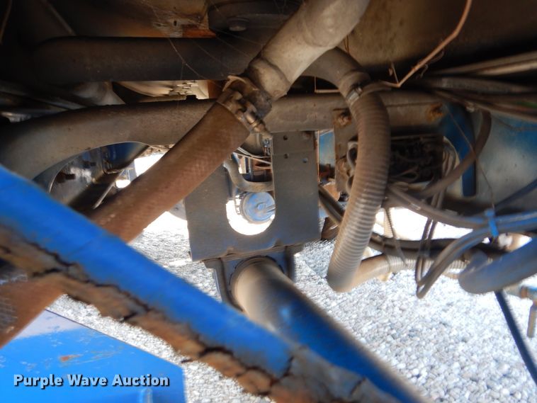 image for item DM6439 1999 Ford F800  vacuum truck