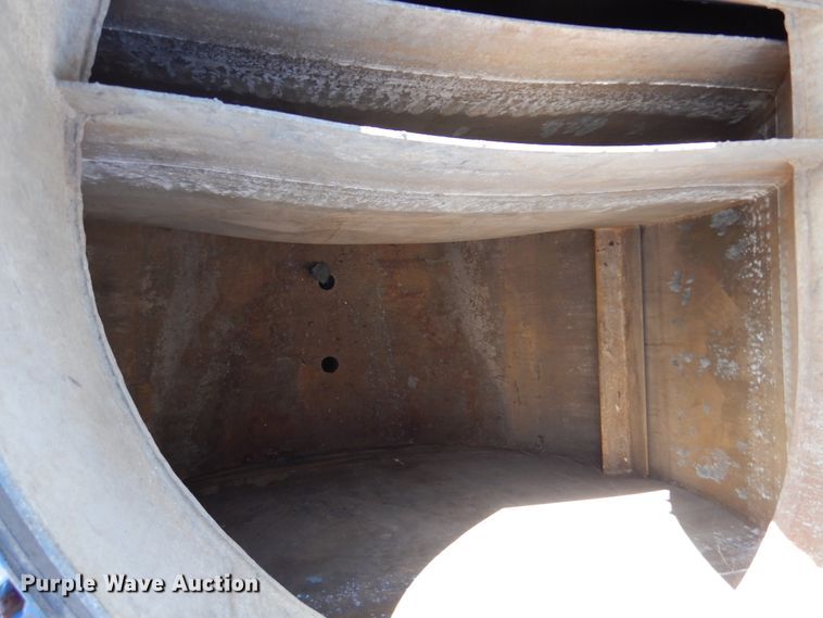 image for item DM6439 1999 Ford F800  vacuum truck