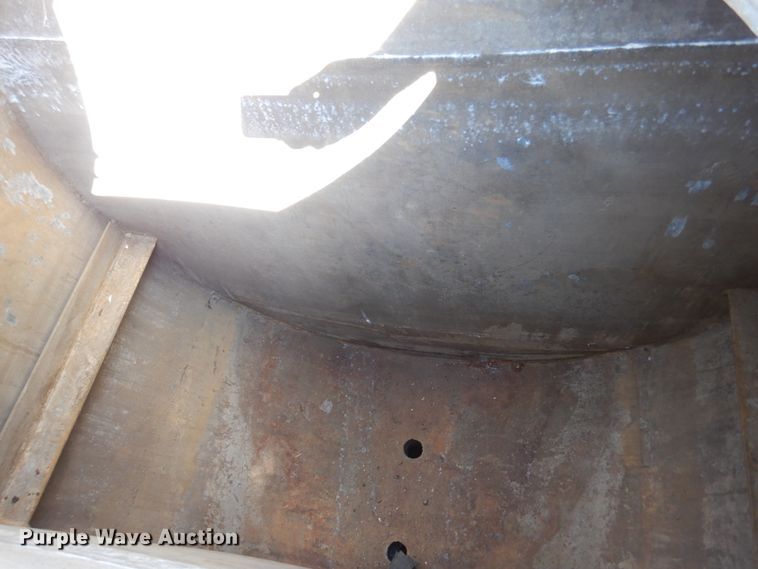 image for item DM6439 1999 Ford F800  vacuum truck